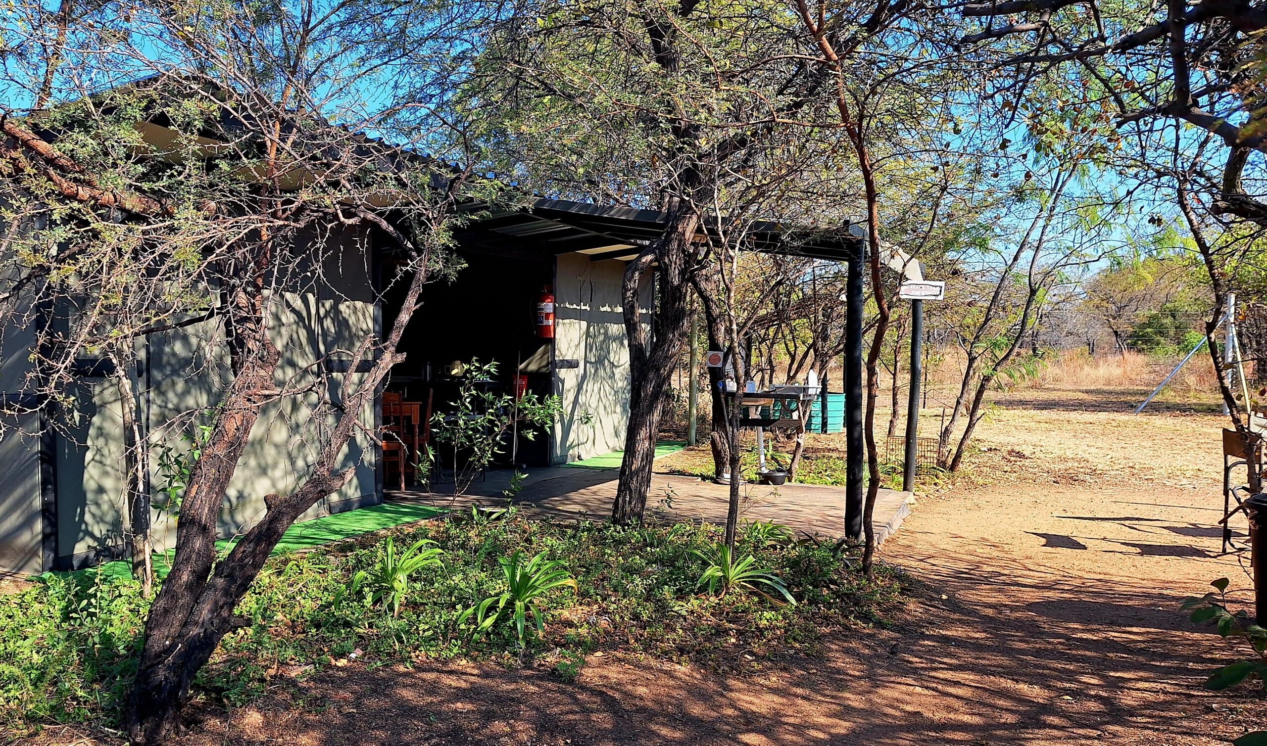 THORN TREE BUSH CAMP - The Dinokeng Reserve